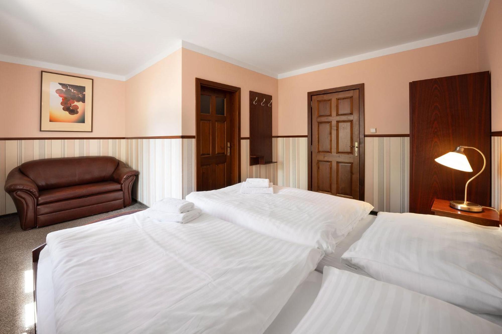 Villa Daniela Uvaly  Ngoại thất bức ảnh